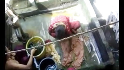 காரணமின்றி ரோஜா நீல படம்