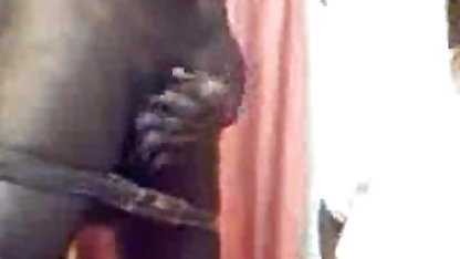 இந்த தமிழ் சூப்பர் செக்ஸ் பெண்ணை டிக் சரியாக சக் செய்ய கற்றுக்கொடுக்கிறது