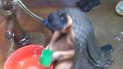 மணமகளின் காதலி தன் கழுதையில் விரைவில் ராக்கி ஆபாச படகோட்டி கேட்கிறாள்