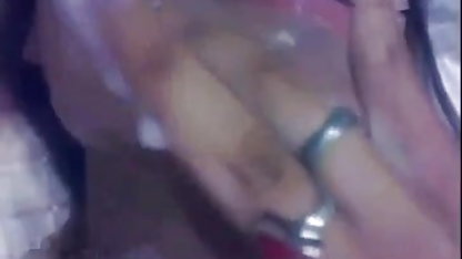 கொல்லைப்புறத்தில் பசுந்தீவியைப் சூடான அம்மா செக்ஸ் படம் பிடித்தாள்