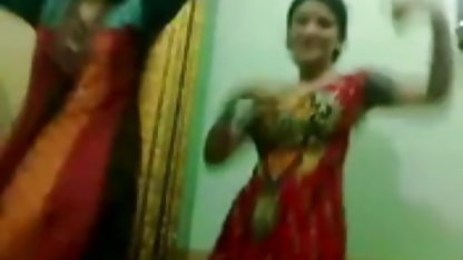 கவர்ச்சியான யோகா வகுப்பிற்கு முன்பே தன்னைத் தானே நீல படம் செக்ஸ் செக்ஸ் கவனித்துக் கொள்கிறது