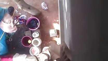 வெட்கமில்லாத முதிர்ந்த பெண் காட்டில் வீட்டில் தனியாக ஆபாச