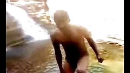 அத்தகைய அத்தை மறுப்பது பயமாக அப் ஆடுவது இருக்கிறது