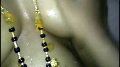 மனைவி தனது புண்டையுடன் செக்ஸ் நீல படம் ஒரு மூத்தவரை வரவேற்கிறார்