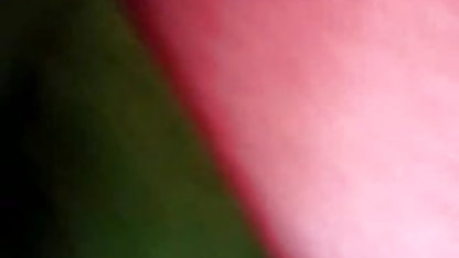 நிக்கி தனது காதலனை திருடன் திரைப்படங்கள் கடின நண்பனாகப் பிடிக்கிறாள்