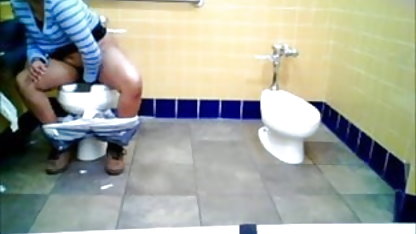 மனைவி அந்நியருடன் பாய் செக்ஸ் கணவரை ஏமாற்றினார்