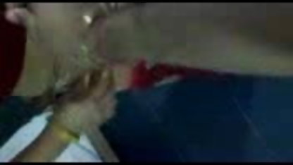 இளஞ்சிவப்பு ஷார்ட்ஸில் ட்வெர்க் பெரிய திரைப்படங்கள் நிர்வாணம் ஜூசி பட் நடனம்