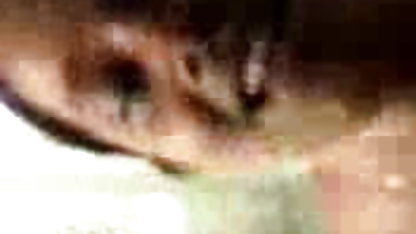 சிறுமியின் மூதாதையர்கள் ஓய்வெடுக்க பறந்தபோது மாணவர்கள் இலவச உச்சரிப்பு குழாய் வீட்டில் ஒரு நல்ல நேரம் இருந்தனர்