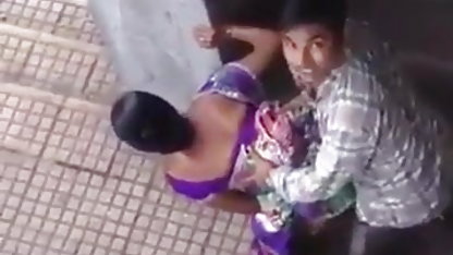 கன்னிலிங்கஸில் இருந்து பெண் கம்ஸ் பிளேபாய் ஏவுகிறீர்கள் பிரகாசமாக