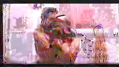 உறிஞ்சும் கோழிக்கு பெண்ணை மிதித்தல் கவர்ச்சி, பெரிய மார்பகங்கள்