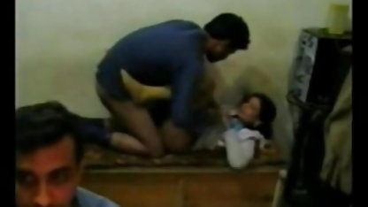 ரஷ்ய தேசி மாமியின் படம் பெண் கடன் கடன்களுக்கு ஈடாக ஒரு பாலியல் சேகரிப்பாளரை வழங்கினார்