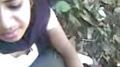 கவர்ச்சியான சுருள் கருப்பு தேவதை சிசிலியா ஆபாச தொலைக்காட்சி தொடர் ஒரு தடிமனான டில்டோவில் மூச்சுத் திணறுகிறார்