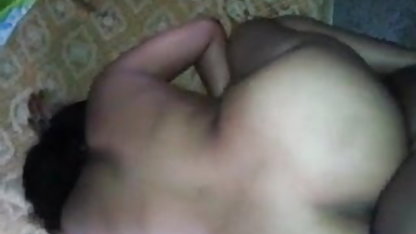 சிறிய டீன் வளர்ப்பு சகோதரியுடன் இந்தி கவர்ச்சி படம் இந்தி முதல் முறையாக மூன்றுபேர்