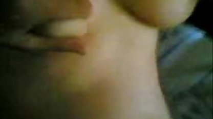 பெரிய மராத்தி, கவர்ச்சி படம் சகி டிட்ஸில் கைகள்