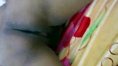 மனைவியின் ஆழமான தொண்டை மற்றும் 69 பஞ்சாபி நீல படம் கிழிந்த பேன்டிஹோஸுடன் போஸ்