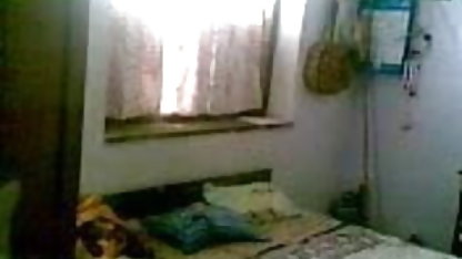 கடற்கரையில் கார்ட்டூன், கவர்ச்சி படம் குஞ்சு வரை உருட்டப்பட்டது