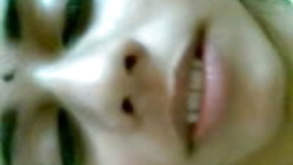 இளம் இந்தி செக்ஸ் வீடியோ படம் பாட்டி ஒரு படுக்கை இல்லை எனவே வாழ்க்கை அறையில் தரையில் துணையை