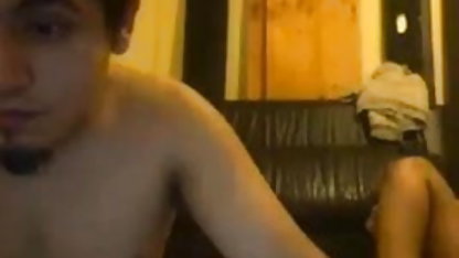 இறுக்கமான பொன்னிற லெஸ்பியன் ஆபாச திரைப்படங்கள் கழுதை ஊதா சோபாவில் சிக்கியது, பின்னர் அவளது புண்டையில்