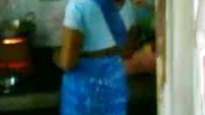 18 வயது உயர்நிலைப் பள்ளி மாணவி அவளது நைஜீரிய ஆபாச திரைப்படங்கள் புண்டையை ஆழமாகப் பிடிக்கிறாள்