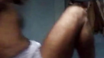 அவளது கைகளில் சூப்பர் ஹாட் செக்ஸ் வீடியோ அழகி ஜோடி காக்ஸ்