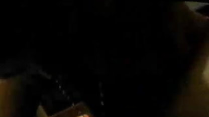 கவர்ச்சியான இறுக்கமான ஜீன்ஸ் உள்ள அழகி டார்சன் கோஸ் டு மற்றும் ஜேன் செக்ஸ் சுயஇன்பம்