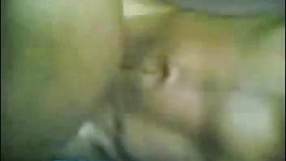 மேகன் மழை ஒரு பெரிய சேவல் பாணியில் இயேசுவைக் கத்துகிறது இந்தி, தமிழ் நீல படம்