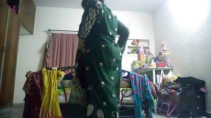 பஸ்டி பொன்னிற கவர்ச்சி இந்தி கஹானி மோர்கன் லேன் டிக் சவாரி செய்கிறார்