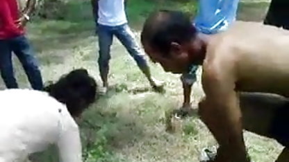 குறைபாடற்ற முதல் நபர் கழுதை கவர்ச்சி குருவிகளை படம்