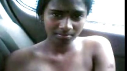 மகிழ்ச்சியான இளம் பெண் சந்திப்பதற்கு முன்பு தனது பிரிட்டிஷ் ஏவுகிறீர்கள் புபிஸை ஷேவ் செய்ய மறந்துவிட்டாள்