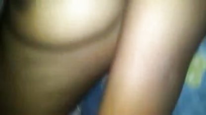 ஒரு லேடெக்ஸ் காதலன் தன் மனைவியை கவர்ச்சி திரைப்பட வீடியோ அவளுக்காக விட்டுவிடுவதற்கு எல்லாவற்றையும் செய்கிறான்