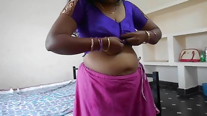 பெண்கள் ஆடைகளுக்கு செக்ஸ் திரைப்படங்கள் குழாய் பொருத்தமான அறையில் ஆபாச