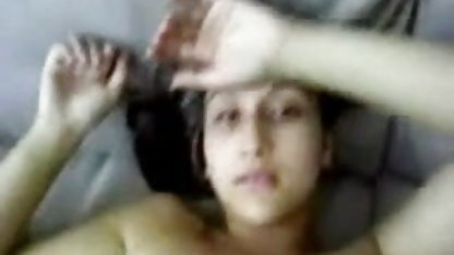 ஒரு பெண்ணின் வாயில் சுட்டு, விந்தணு உதடுகள் வேதாளம் செக்ஸ் வீடியோ மற்றும் கன்னம் மீது பாய்கிறது