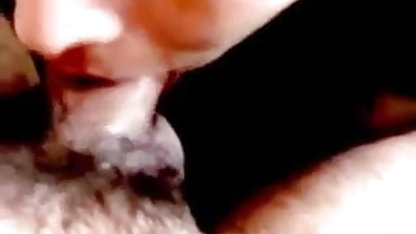 ஸ்ட்ராபனைப் பயன்படுத்தி குடிபோதையில் கணவர் மணிப்புரி நீல படம் ஆதிக்கம் செலுத்துகிறார்